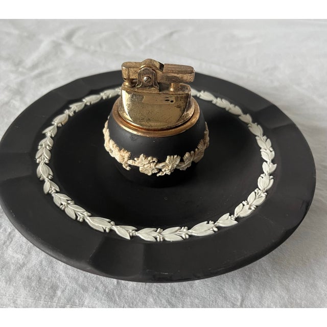 Neoclassical 1950s Vintage Wedgwood Black Basalt Jasperware Ashtray & Lighter Set – Julius Caesar Profile - Set of 2 For Sale - Image 3 of 11