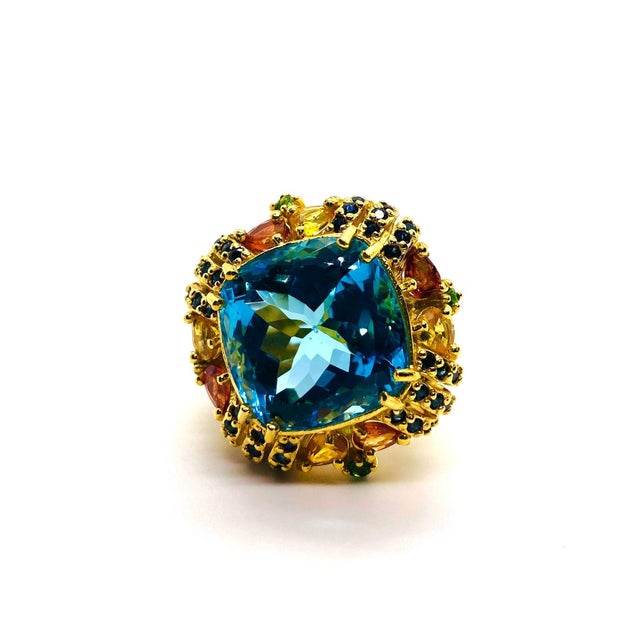 Gemstone Bochic “Capri” Vintage Multi Fancy Sapphire and Blue Topaz Cocktail Ring — 18K G For Sale - Image 7 of 8