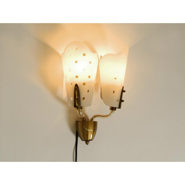 Large Mid-Century Modern Wall Lamp in Brass and Glass, 1950s For Sale - Image 4 of 17
