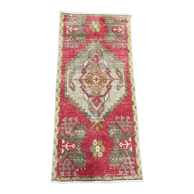Turkish Yastik Rug 1'6" x 3'3" For Sale