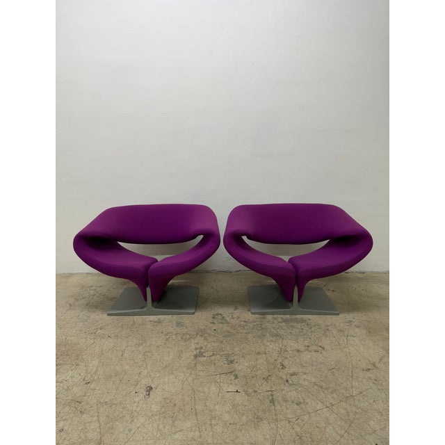 Pair of rare Ribbon® chairs in original purple Kvadrat Tonus 4 fabric on lacquered light gray bases by Pierre Paulin for...