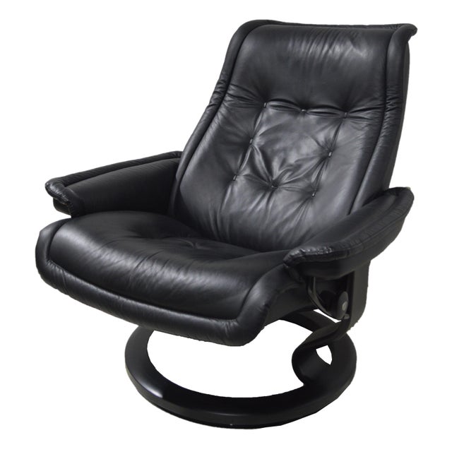 Mid-Century Modern Ekornes Black Leather Stressless Lounge Chair With Ottoman For Sale - Image 3 of 12