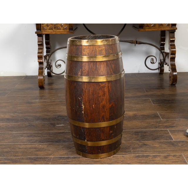 English Victorian 19th Century Oval Barrel with Coat of Arms and Brass Braces For Sale - Image 10 of 12