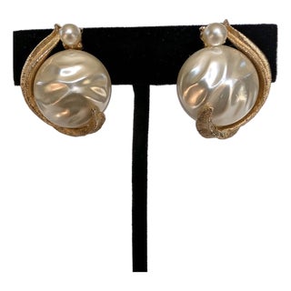 1950s Kramer Mabe Pearl and Gold Earrings, Pair For Sale