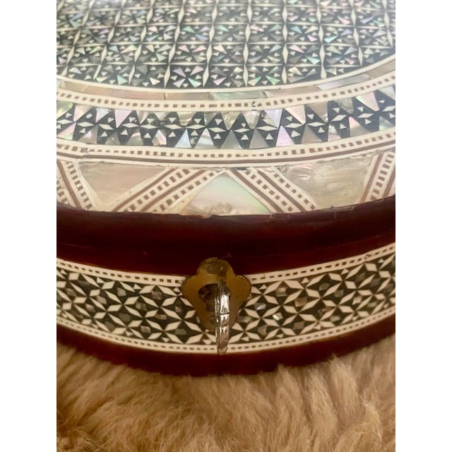 Mid 20th Century Mid 20th Century Inlaid Mother of Pearl Round Box For Sale - Image 5 of 10