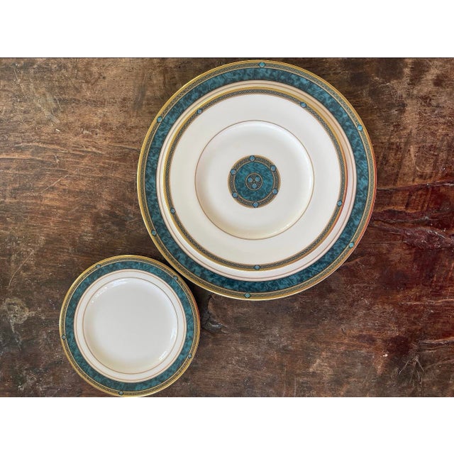 Royal Doulton Royal Doulton Green 8” Plates in Biltmore Pattern - Set of Eight (8) For Sale - Image 4 of 10