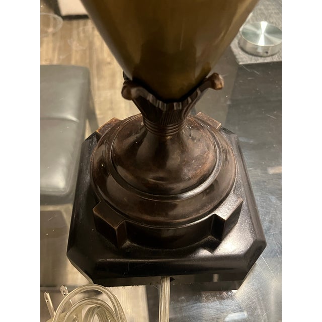 1970s Vintage Speer Collectibles 1919 Neoclassical Trophy Urn Table Lamp, Brass/Bronze. For Sale - Image 5 of 11