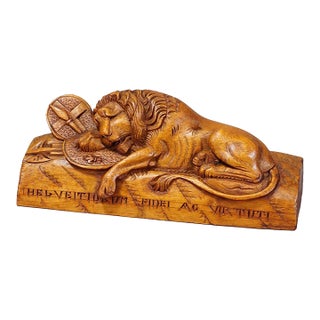 Antique Swiss Carved Lion With Heraldic Shield, Luzern Circa 1900 For Sale