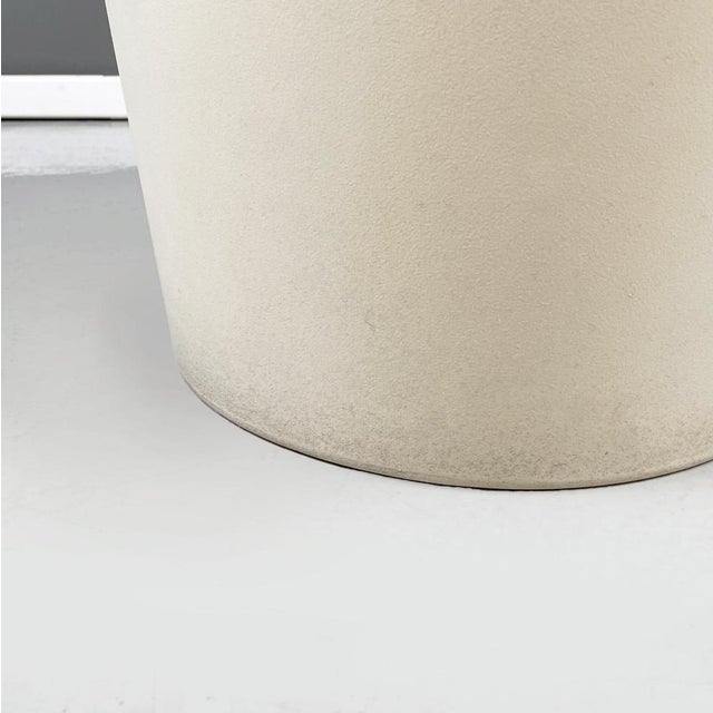 Post Modern Italian White Plastic Stool Tokyo Pop by Yoshioka Driade, 2000s For Sale - Image 12 of 16