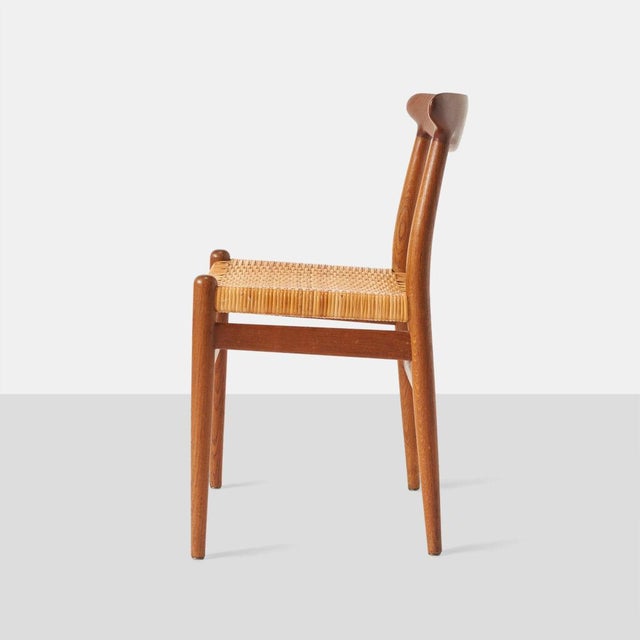 Mid-Century Modern Set of 5 1950s Oak & Cane W2 Chairs by Hans Wegner For Sale - Image 3 of 7