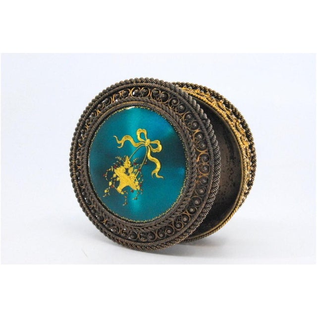 Rose-Plated Silver Box with Filigree and Lid Decorated with Floral Motifs For Sale - Image 3 of 12