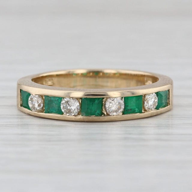 Modern 0.65ctw Emerald Diamond Wedding Band 14k Yellow Gold Size 6.75 Stackable Ring For Sale - Image 3 of 8