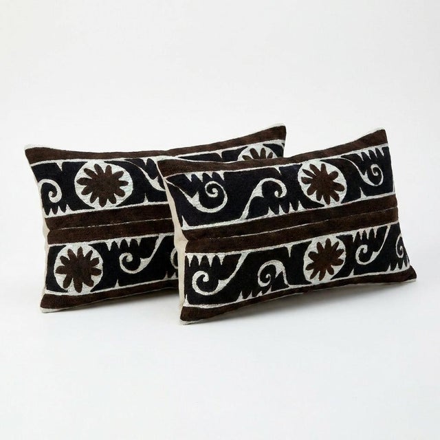 Mid-Century Modern Embroidered Suzani Lumbar Pillow Cover 15'' X 24'' - Set of Two For Sale - Image 3 of 5