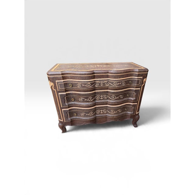 Maitland - Smith Vintage Maitland-Smith Hand-Painted Serpentine Three-Drawer Chest – Designer Accent Dresser For Sale - Image 4 of 12