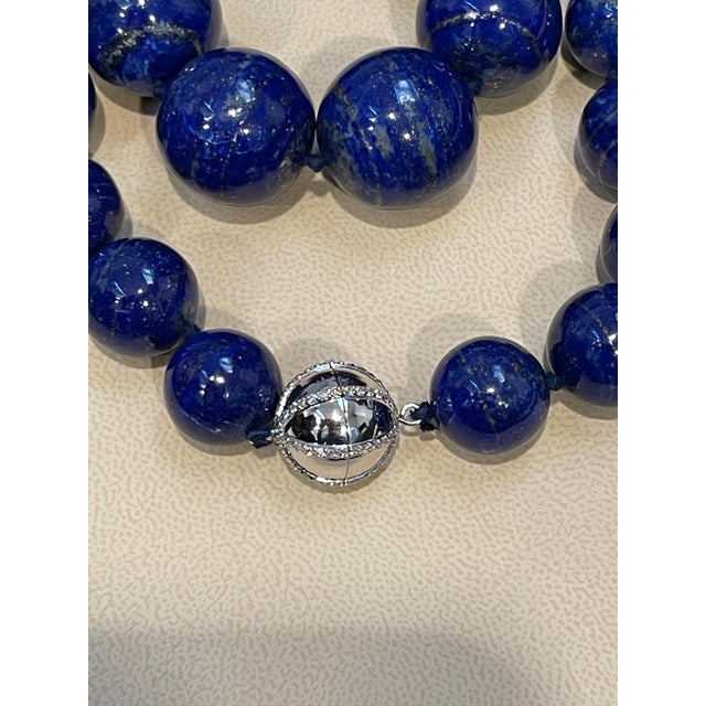 Vintage Lapis Lazuli Single Strand Necklace with Diamond Clasp 14 Kt White Gold For Sale - Image 10 of 18