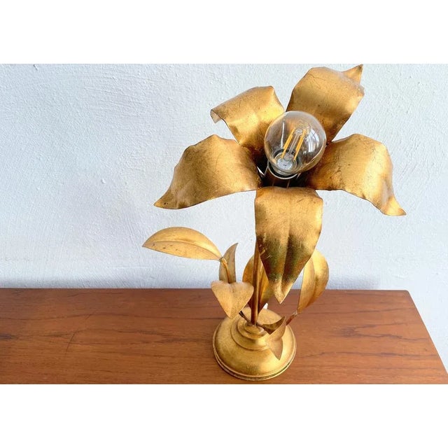 Hollywood Regency Gold Flower-Shaped Table Lamp in the style of Koegl, 1970s For Sale - Image 4 of 10