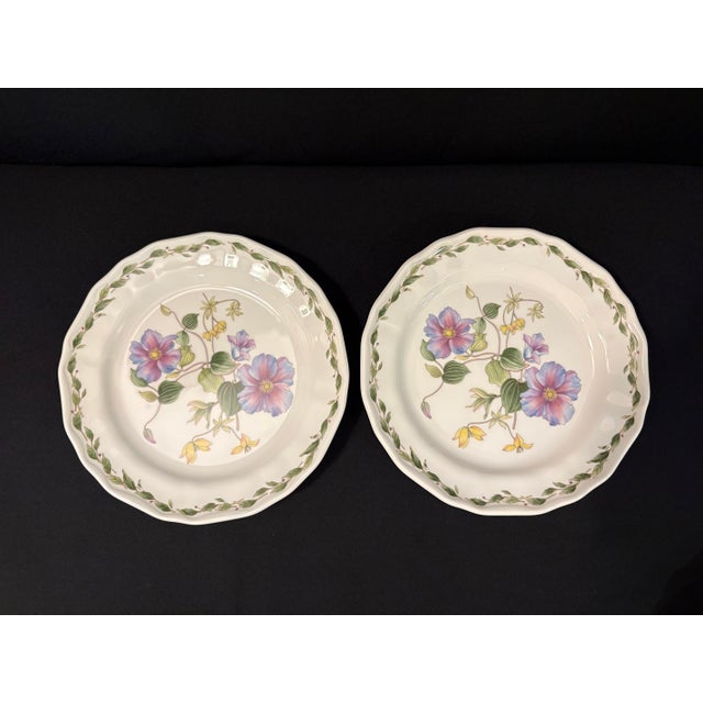 This elegant yet sturdy dish set from Noritake’s Gourmet Garden collection features six different botanical florals....