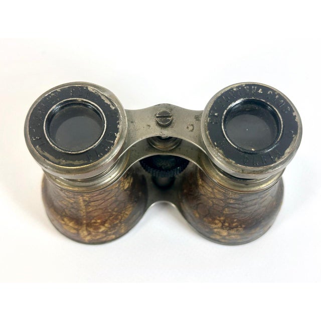 Antique Leather and Brass Binoculars from Le Jockey Club Paris, 1900s, in Good conditions. Designed before 1890 This piece...