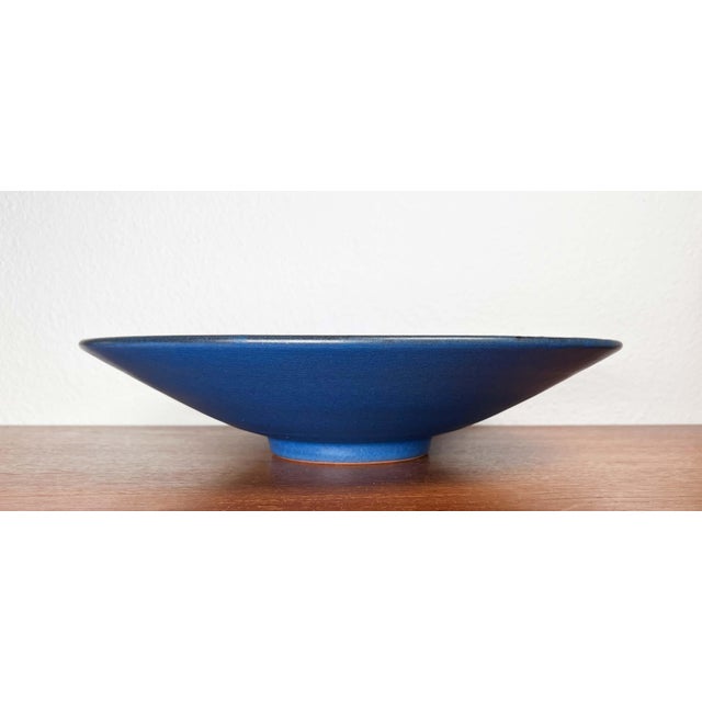 Mid-Century Modern Large Mid-Century Modern German Studio Pottery Decorative Wall Plate by Eva Fritz-Lindner for Karlsruher Majolika, 1960s For Sale - Image 3 of 18