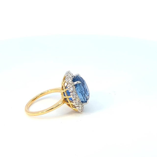 10.21 Carat Natural Blue Ceylon Sapphire Ring and Diamond Ring, Size 6 For Sale - Image 4 of 12