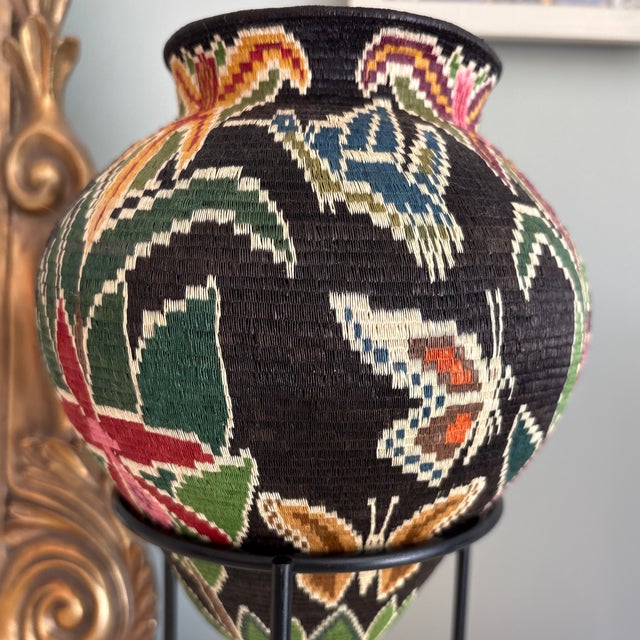 Beautiful Handwoven 21st Century Wounaan Rainforest Basket From Panama For Sale - Image 9 of 10