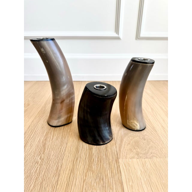 Karl Springer Set of 3 Sculptural Polished Horn Candlesticks – 1970s Organic Modern, Karl Springer Style For Sale - Image 4 of 7