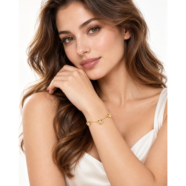 A celebration of modern romance and organic elegance, this genuine Tiffany & Co. bracelet showcases Elsa Peretti’s iconic...