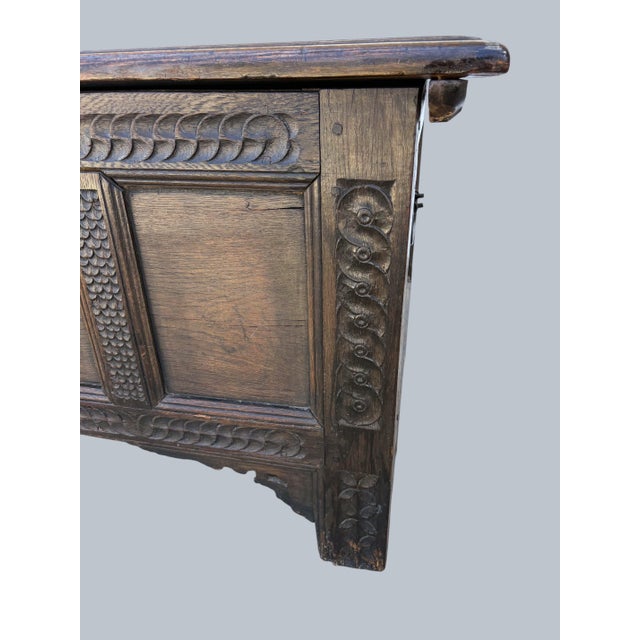English Oak Blanket Chest / Box c.1680 For Sale In Los Angeles - Image 6 of 6
