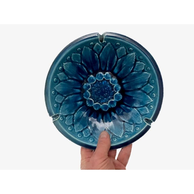 This exquisite ceramic ashtray was handmade by Freeman-McFarlin in California, and features a sculptural, embossed...