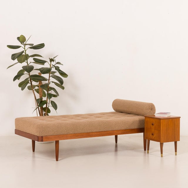Mid-Century Modern Scandinavian Daybed in Natural Boucle Fabric, 1960s For Sale - Image 14 of 14