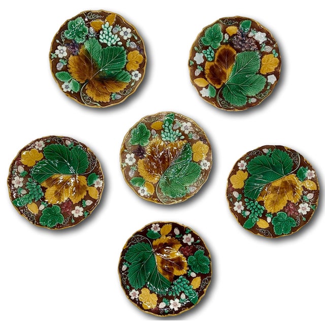 Set of 6 Antique Victorian Wedgwood Vine & Strawberry Majolica Plates With Wall Hanger Brackets Late 19th Century For Sale - Image 18 of 18
