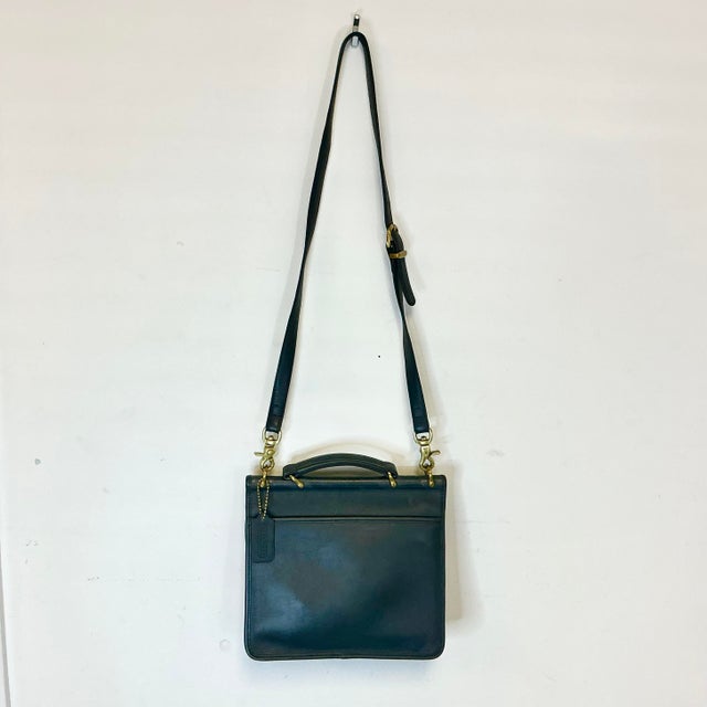 Metal 1993 Vintage Boho Chic Coach Willis Navy Leather Satchel Crossbody Handbag For Sale - Image 7 of 11