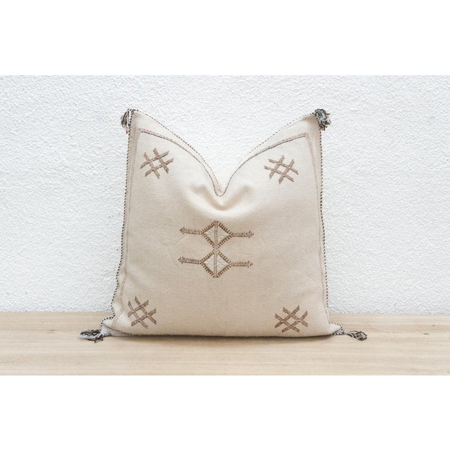 Farmhouse Oasis Linen Large Silk Rug Pillow For Sale - Image 3 of 8