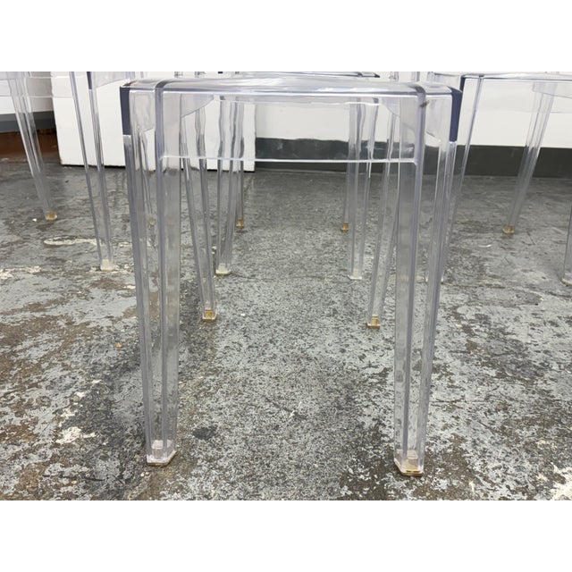Transparent In the Style of Philippe Starck for Kartell Louis Ghost Clear Side Chairs, Set of Four For Sale - Image 8 of 12