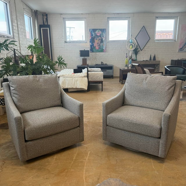 Ruby Modern Swivel Lounge Chair For Sale - Image 4 of 8