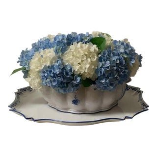 Vintage 3-Piece Italian Majolica Centerpiece Set for Gump's Blue & White Tulipiere, Platter & Matching Pair of Lidded Ginger Jars Italy 1970s-1980s For Sale