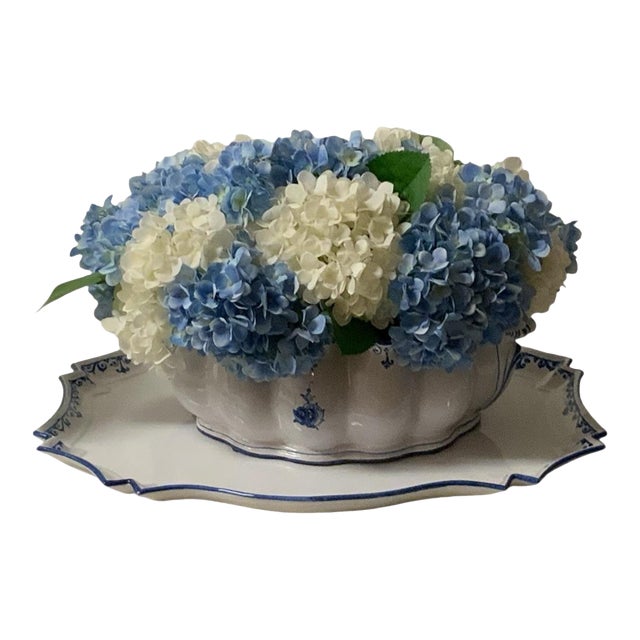Vintage 3-Piece Italian Majolica Centerpiece Set for Gump's Blue & White Tulipiere, Platter & Matching Pair of Lidded Ginger Jars Italy 1970s-1980s For Sale