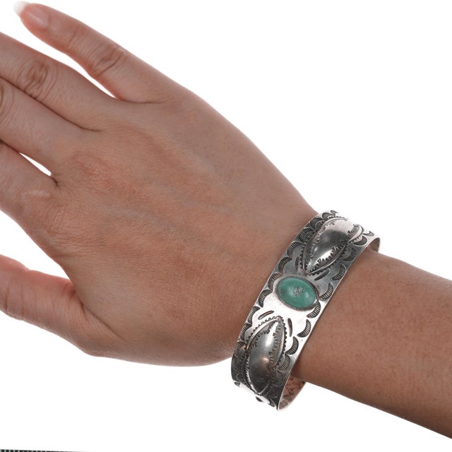 7" 1930's Navajo hand stamped silver whirling logs cuff bracelet with turquoise For Sale - Image 11 of 11