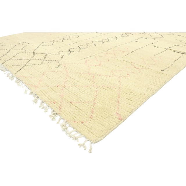 Contemporary Moroccan Rug with Boho Chic Tribal Style and Hygge Vibes 07'10 x 09'11. With its Hygge vibes, cozy...