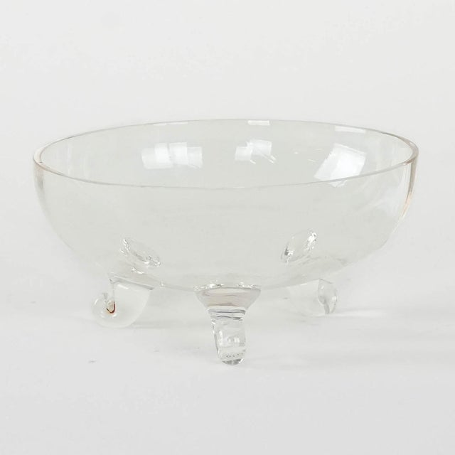 This glass bowl on three legs was manufactured in Denmark in the 1960s. A charming vintage bowl made of transparent glass,...