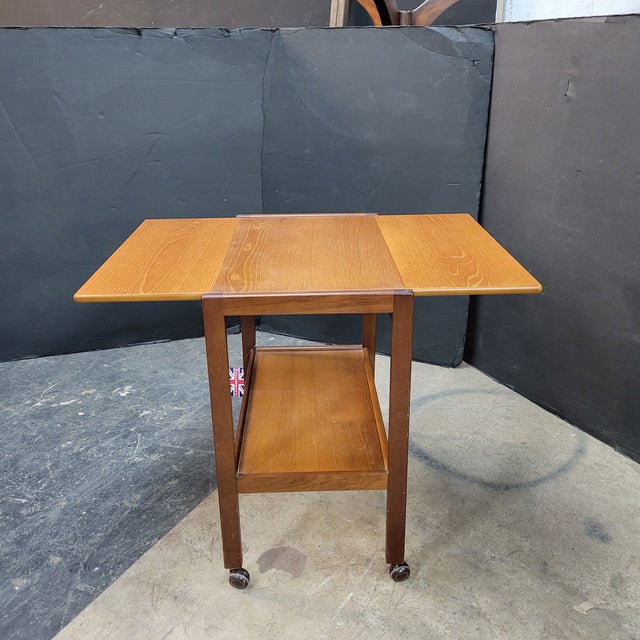 1960s English Tea Trolley With Lift Up Sides For Sale - Image 4 of 10