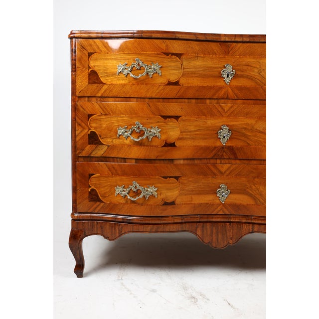 Baroque Chest of Drawers in Walnut, 1780 For Sale - Image 10 of 18