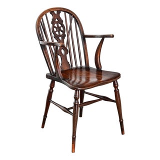 English 19th Century Elm Windsor Chair For Sale