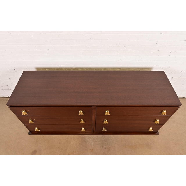 T. H. Robsjohn-Gibbings for Widdicomb Mid-Century Modern Hollywood Regency Mahogany Dresser or Credenza, Newly Refinished For Sale - Image 11 of 14