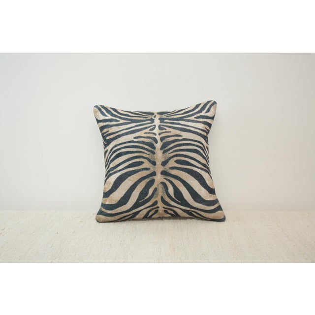 Type : Handmade Pillow Cover Sizes : 16 x 16 inches (40 x 40 cm ) Condition : Excellent condition Materials : Printed New...