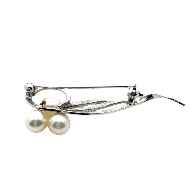Mid 20th Century Mikimoto Silver Pearl Brooch Pin For Sale - Image 4 of 5