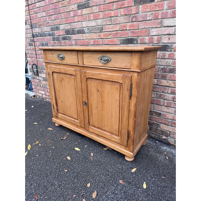 This is a wonderful 19th Century English pine cupboard in its original condition showing beautiful patina and age...