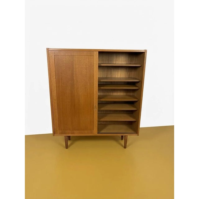 Danish Oak Wardrobe with Sliding Doors from Hundevad, 1960s For Sale - Image 4 of 7