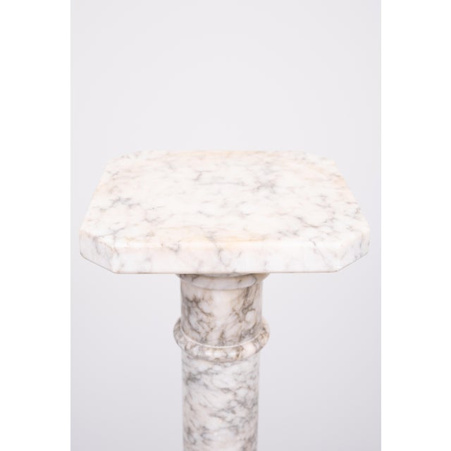 Ivory 19th Century Italian Alabaster Pedestal, 1880s For Sale - Image 8 of 12