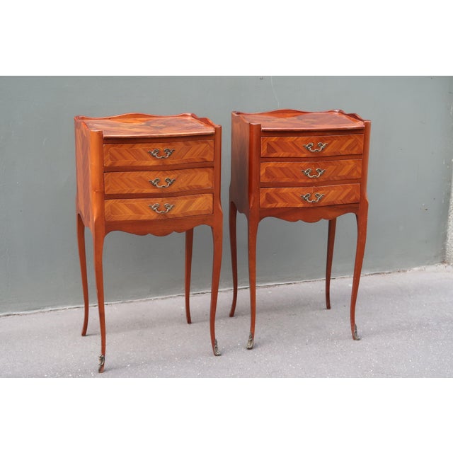1960s Pair of French Louis XV Style Rosewood Side Tables Nightstands For Sale - Image 10 of 17